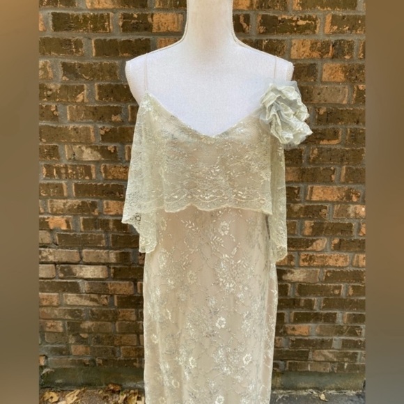 Mikael Aghal Dress Lace Rosette Metallic Maxi Formal Size 12 Occasion Luxury - Picture 2 of 5